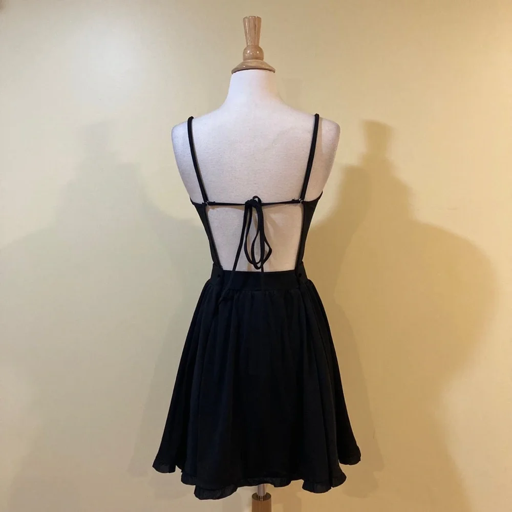 Open Strappy Back Sweetheart Fit and Flare Skater Dress - Picture 4 of 9